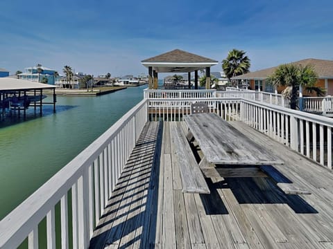 House (3 Bedrooms) | Property amenity