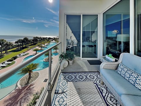 Condo (3 Bedrooms) | Property amenity