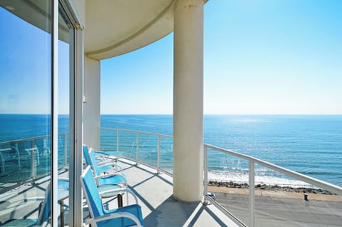 Condo (3 Bedrooms) | Front of property