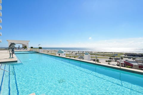 Condo (3 Bedrooms) | Property amenity