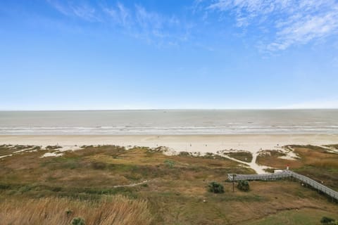 Condo (2 Bedrooms) | Property amenity