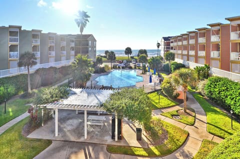 Condo (3 Bedrooms) | Property amenity