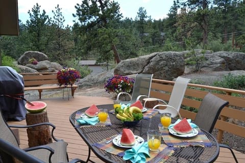 House, 5 Bedrooms | Outdoor dining
