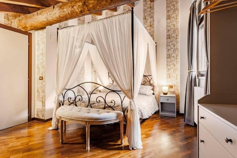 House | 1 bedroom, iron/ironing board, free WiFi, bed sheets
