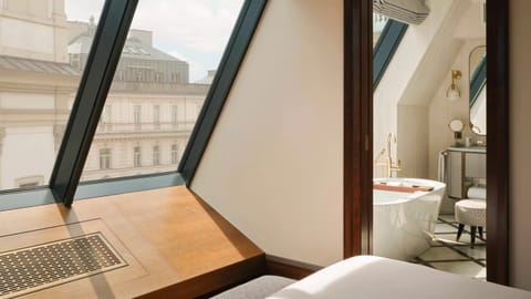 Suite (St. Peter) | Hypo-allergenic bedding available, minibar, in-room safe