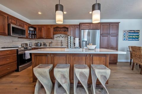 Bar Seating - Seats 4