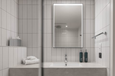 Classic Room, 2 Twin Beds | Bathroom | Combined shower/tub, hair dryer, slippers, towels