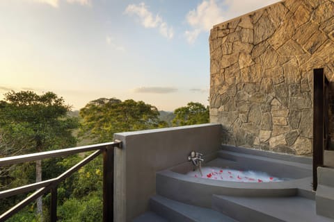 Villa Room | Deep soaking bathtub