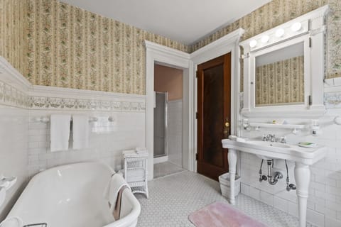 Deluxe Studio Suite | Bathroom | Designer toiletries, hair dryer, bathrobes, slippers