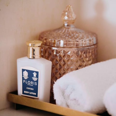 Deluxe Double or Twin Room, 2 Double Beds | Room amenity