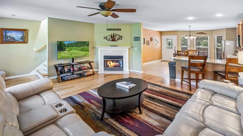 Living Room w/TV