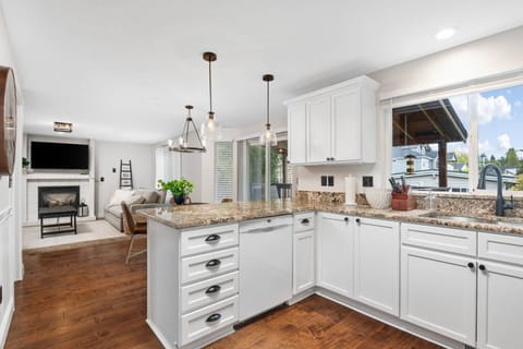 Cook delicious meals for breakfast, lunch, and dinner in this fully equipped kitchen. We suggest grabbing some ingredients from a local farm.