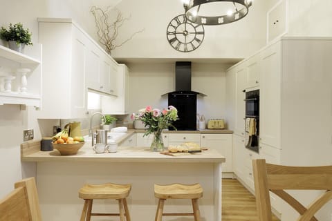 The Staircase Kitchen - StayCotswold