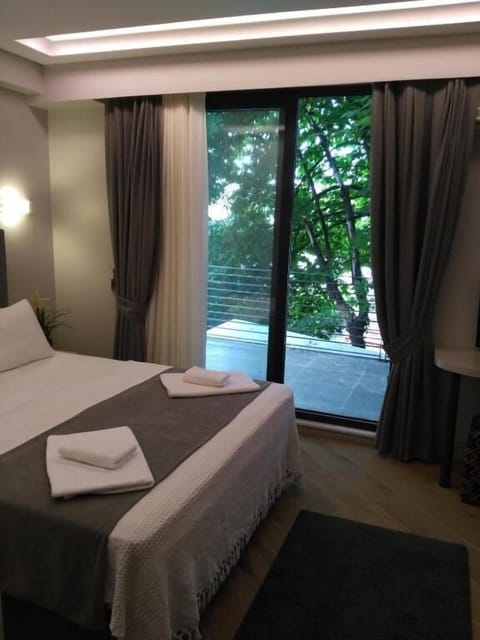 Superior Room, 1 Queen Bed, Non Smoking, Garden View | Hypo-allergenic bedding, free WiFi