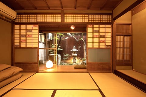 Traditional Room, Multiple Beds (Type F) | Individually decorated, free WiFi, bed sheets