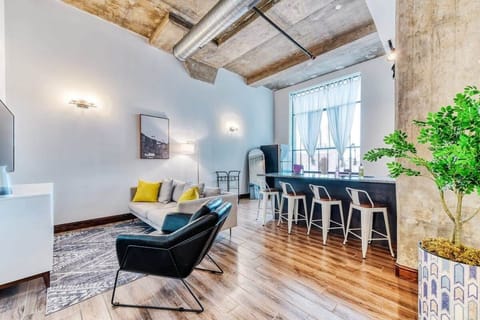Spacious living room