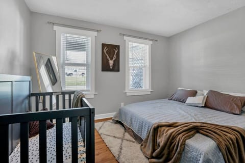 Bedroom 1 (King and crib)