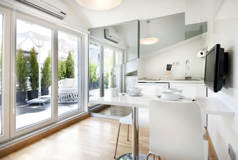 Executive Suite | Private kitchen | Mini-fridge, microwave, stovetop, espresso maker