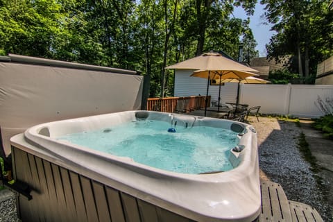 Brand new hot tub! Open year round!