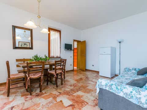 Furniture, Property, Cabinetry, Wood, Picture Frame, Plant, Building, Interior Design, Door, Floor