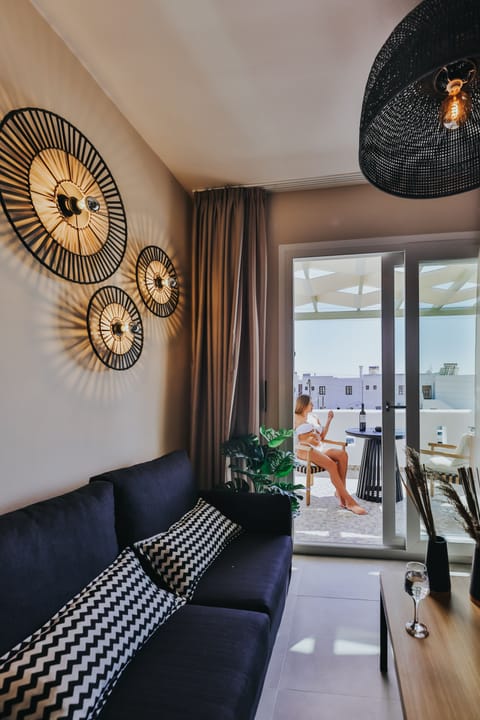 Grand Suite, Sea View | Individually decorated, individually furnished, soundproofing, free WiFi