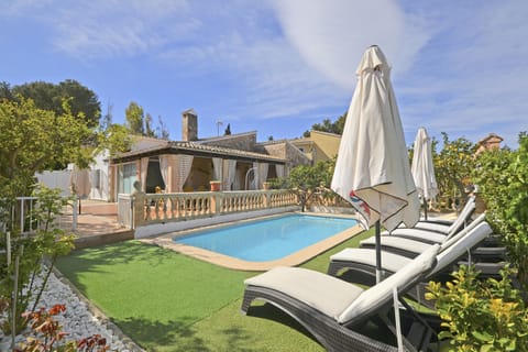 Llimona, cozy house with pool in Alcúdia, Mallorca, perfect for a family holiday in a natural setting.