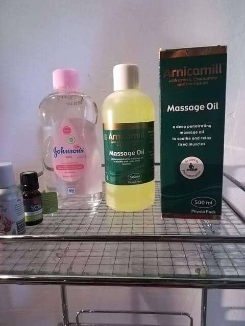 Hot stone massages, deep-tissue massages, 1 treatment room, massages