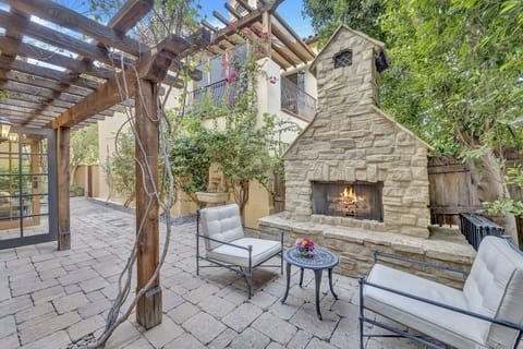 K0102 - Patio area with Fireplace