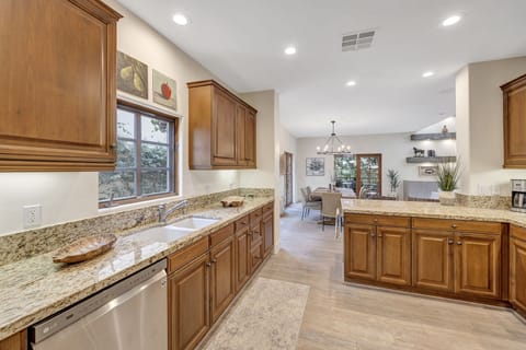 K0102 - Kitchen Area