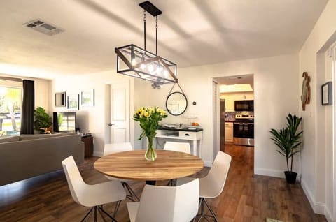 Dining area, kitchen entry