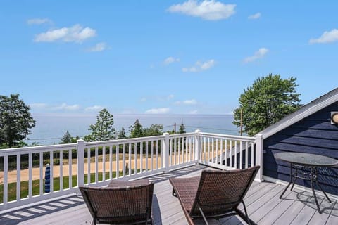 Discover Blueberry Bluff - A Pet-friendly Family Retreat Nestled on Lake Michigan`s Shoreline