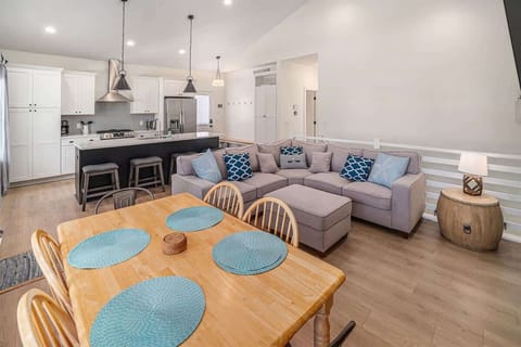 At Lake Affect, the Dining Table is the Heart of Shared Meals, Laughter, and Lasting Memories