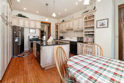 Indulge in a Quick Bite Around the Breakfast Nook