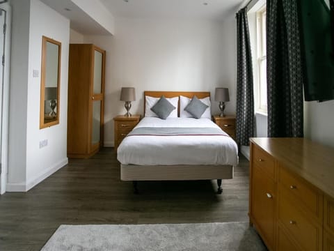 Superior Studio | Desk, iron/ironing board, free WiFi, bed sheets