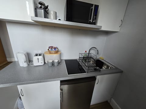 Superior Studio | Desk, iron/ironing board, free WiFi, bed sheets