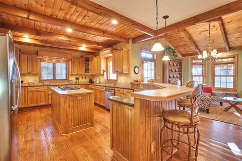 Spacious Chef`s Kitchen