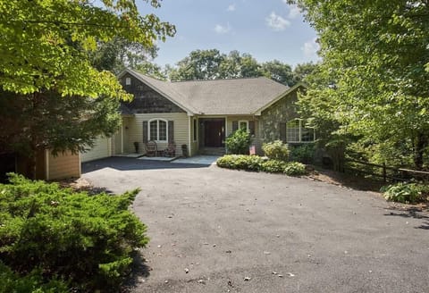 Gorgeous Home in a Peaceful Neighborhood in Misty Mountain