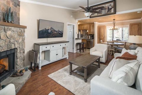 Beautiful 2BR Condo in Downtown Blowing Rock