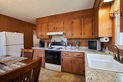 The keurig coffeemaker, full size range, and microwave will please all members of your family.