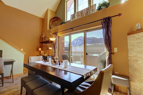 Condo, 2 Bedrooms | Dining