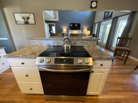 Large Kitchen with eat in bar, perfect for cooking a family meal!