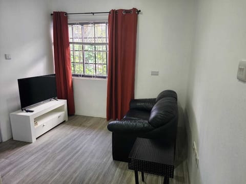 Living area with 40" Smart TV