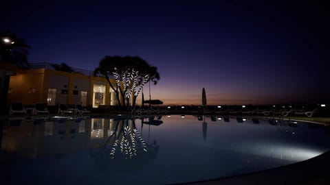 2 outdoor pools