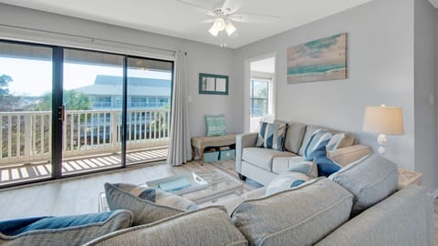 Beachwood Villas 12I Main Living Area
