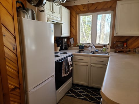 Stove, over, fridge, microwave, coffee maker, no dishwasher
