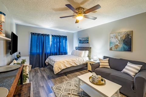 Bedroom / Living room