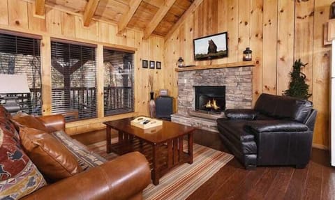 Basic Cabin | Iron/ironing board, bed sheets