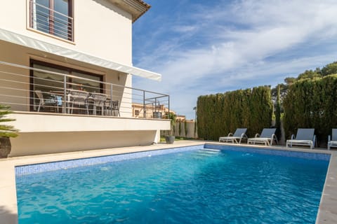 Beautiful house with pool