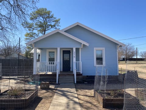 Property entrance at street