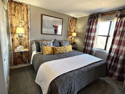 King suite with private full bath and accessible to back covered deck overlooking the fairway and ponds